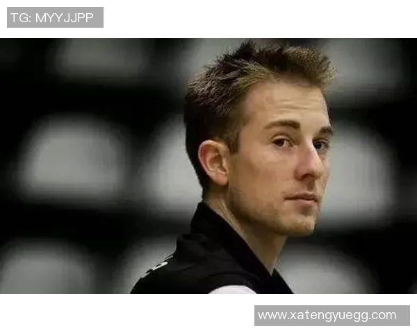 马丁内斯的传奇旅程:从默默无闻到世界瞩目的足球明星之路 马丁内斯的传奇旅程:从默默无闻到世界瞩目的足球明星之路